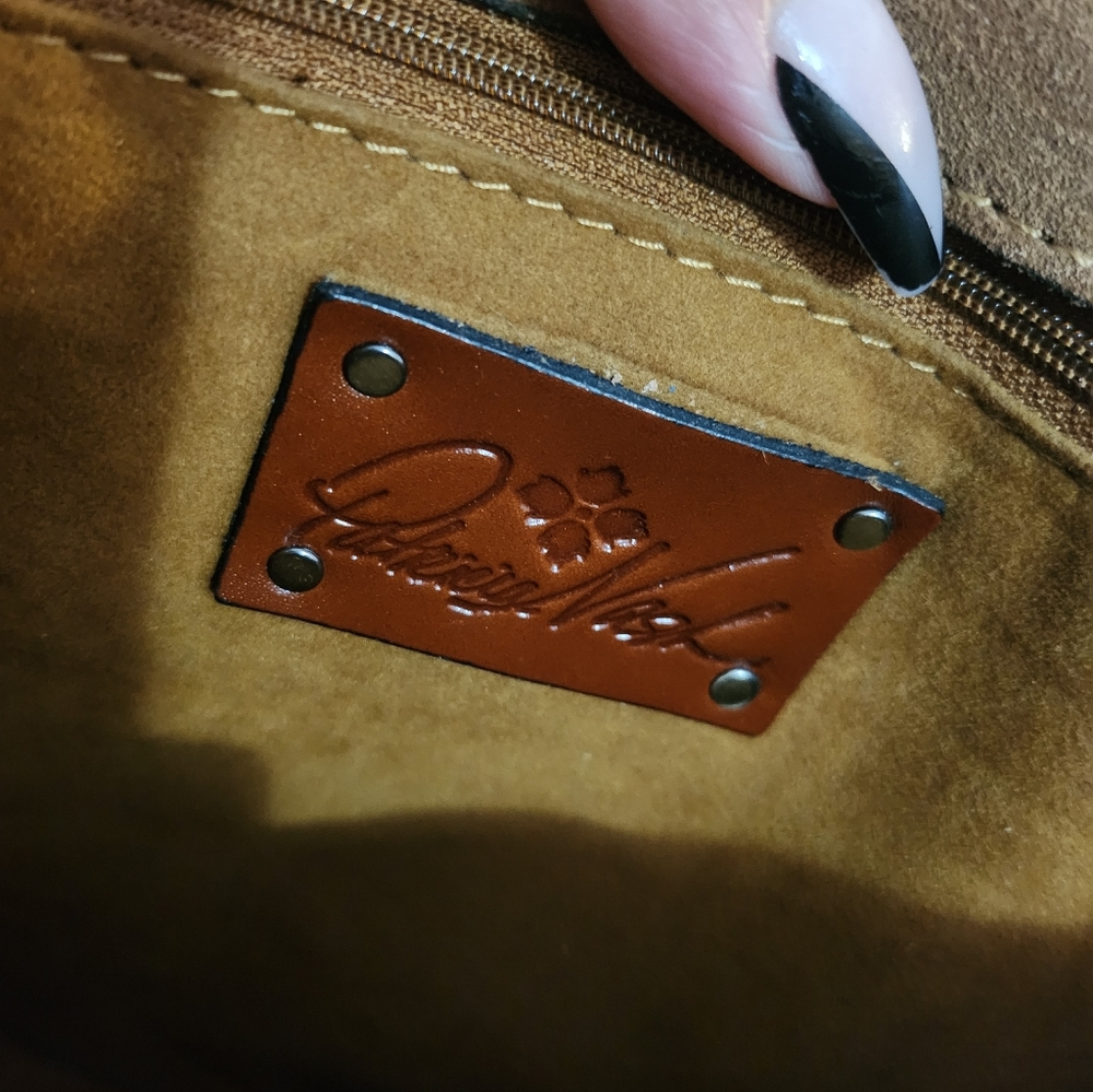Elegant Patricia Nash Cream Embossed Leather Crossbody Bag NWOT - Picture 2 of 13